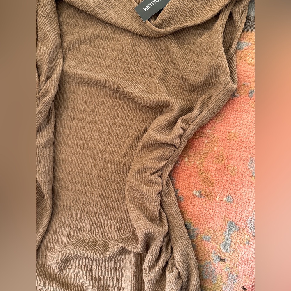 PrettyLittleThing Ruched Mini Dress - Picture 3 of 6